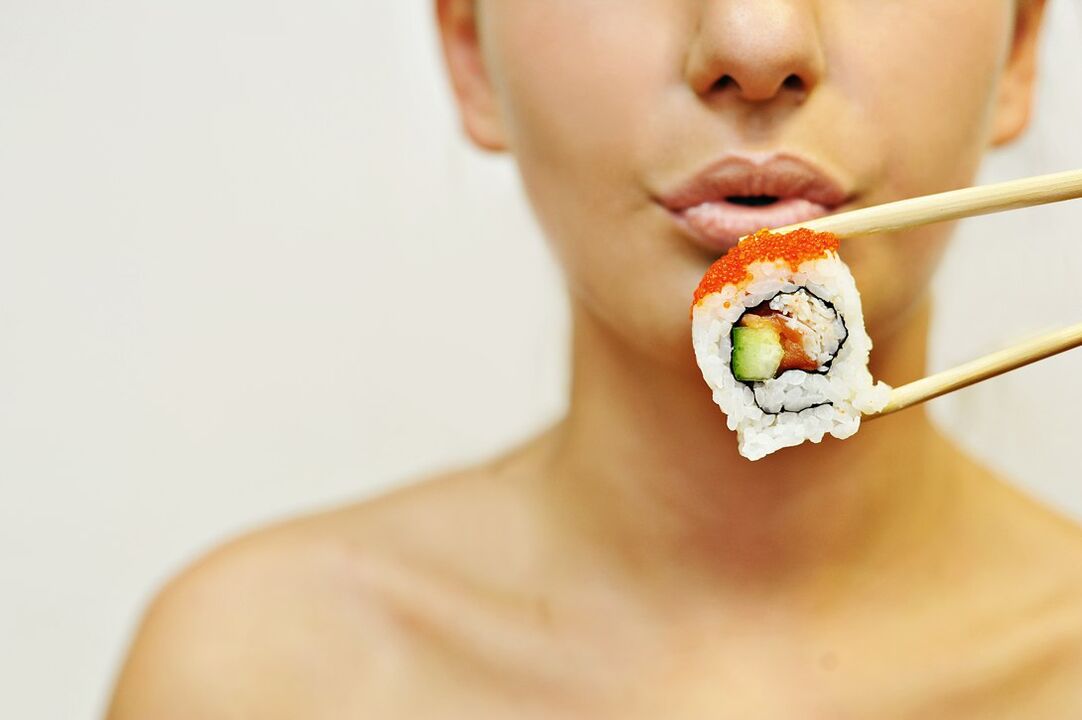 تناول السوشي على نظام غذائي ياباني